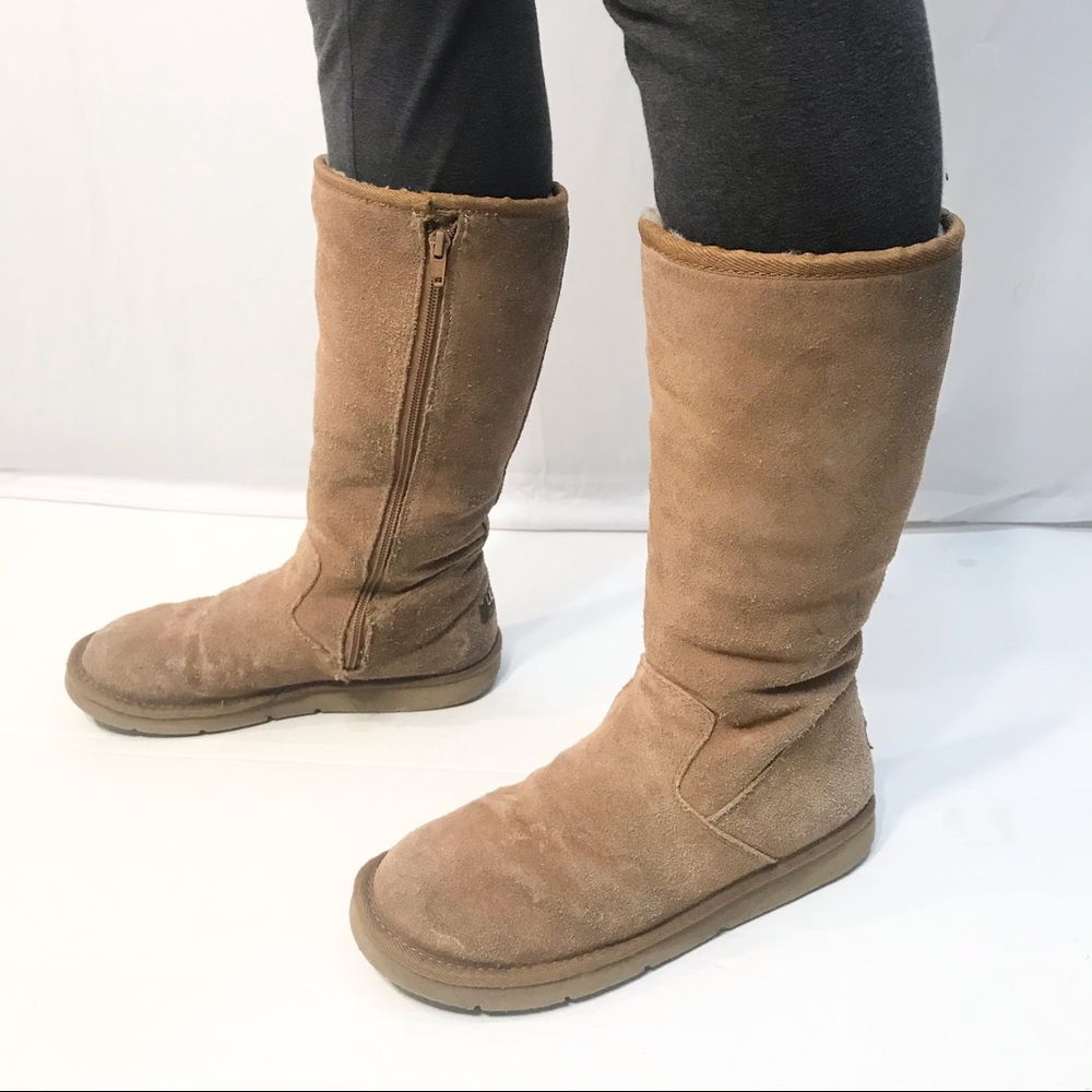 UGGS, tall, chestnut, size 8, zip up, preowned